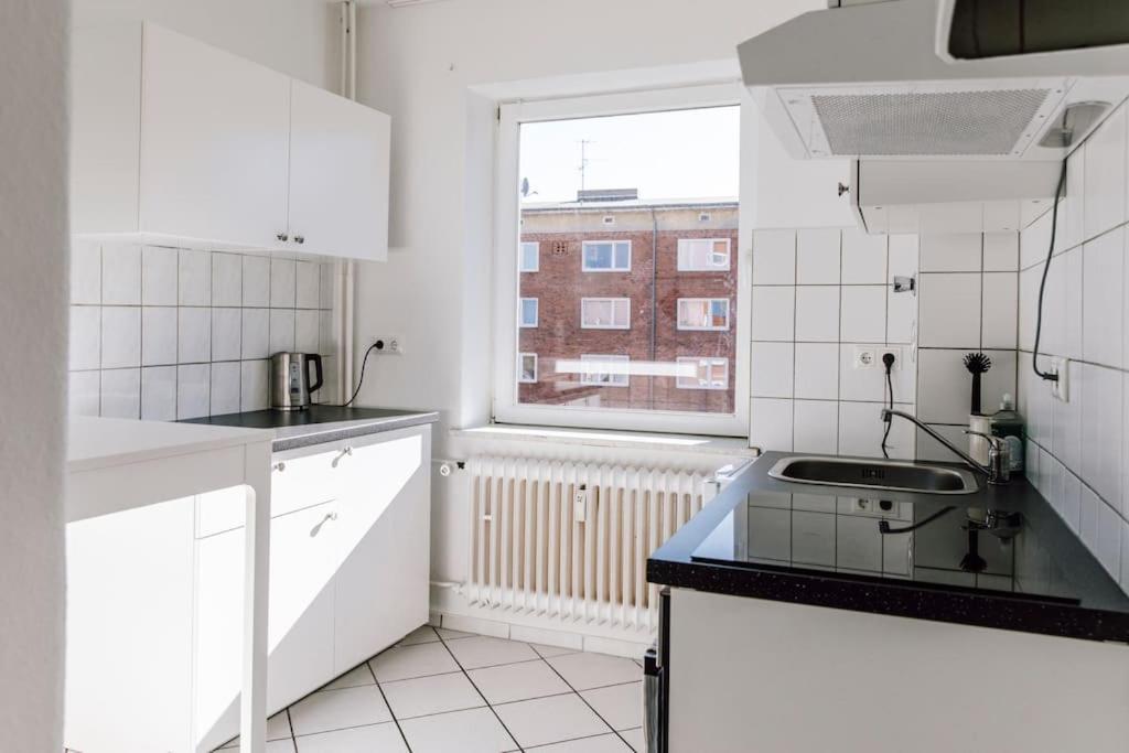 Komplett Neu: 2-Zi Zentral Im Altbau. 24H-Checkin Kiel Exteriér fotografie